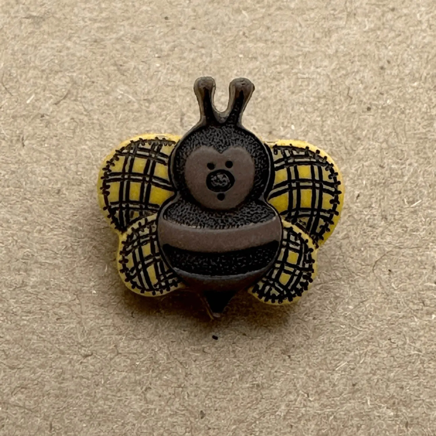 17mm Bumblebee Shank Button