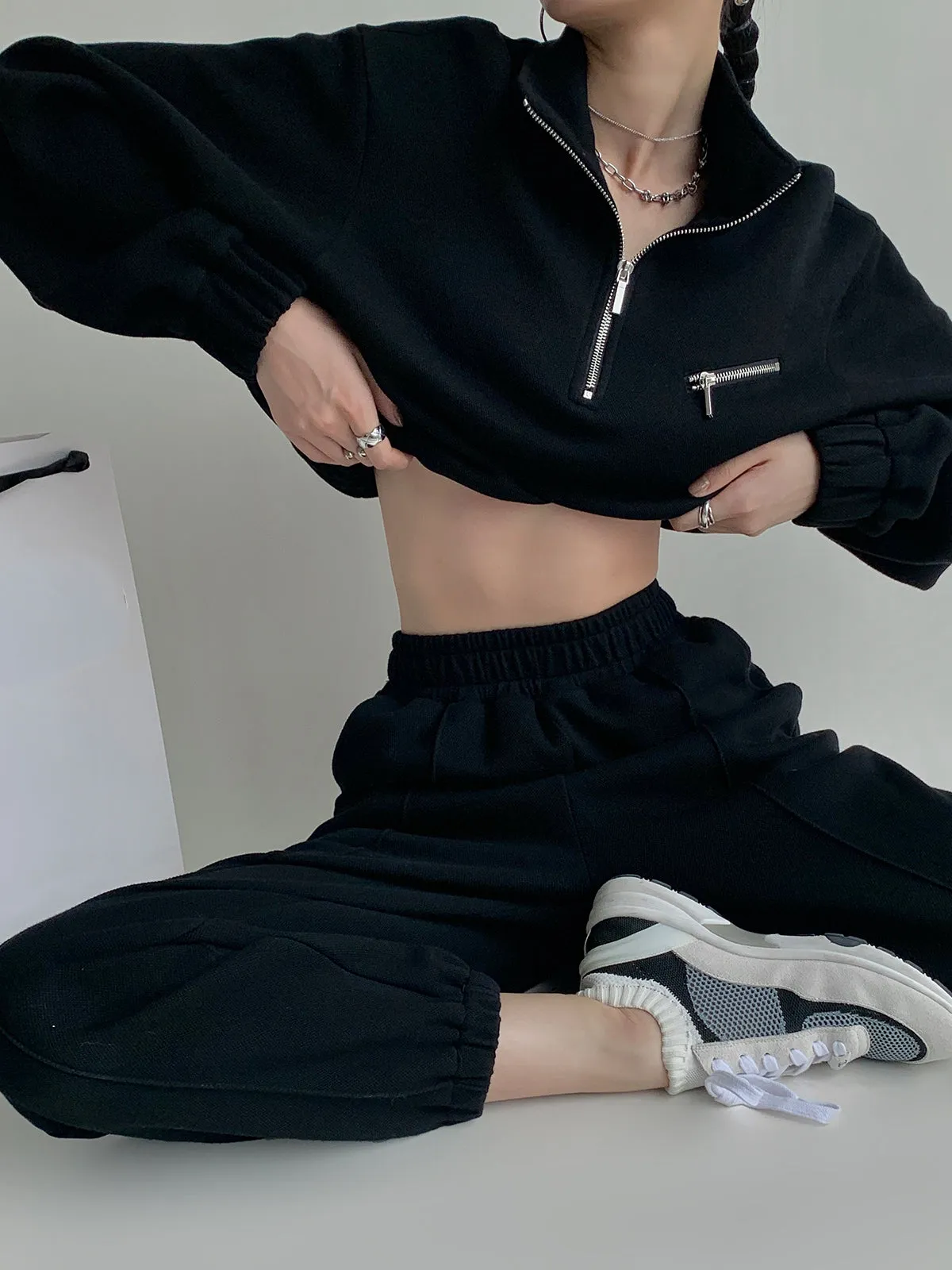 Cropped  Pullover Zip Sweatshirt - Black