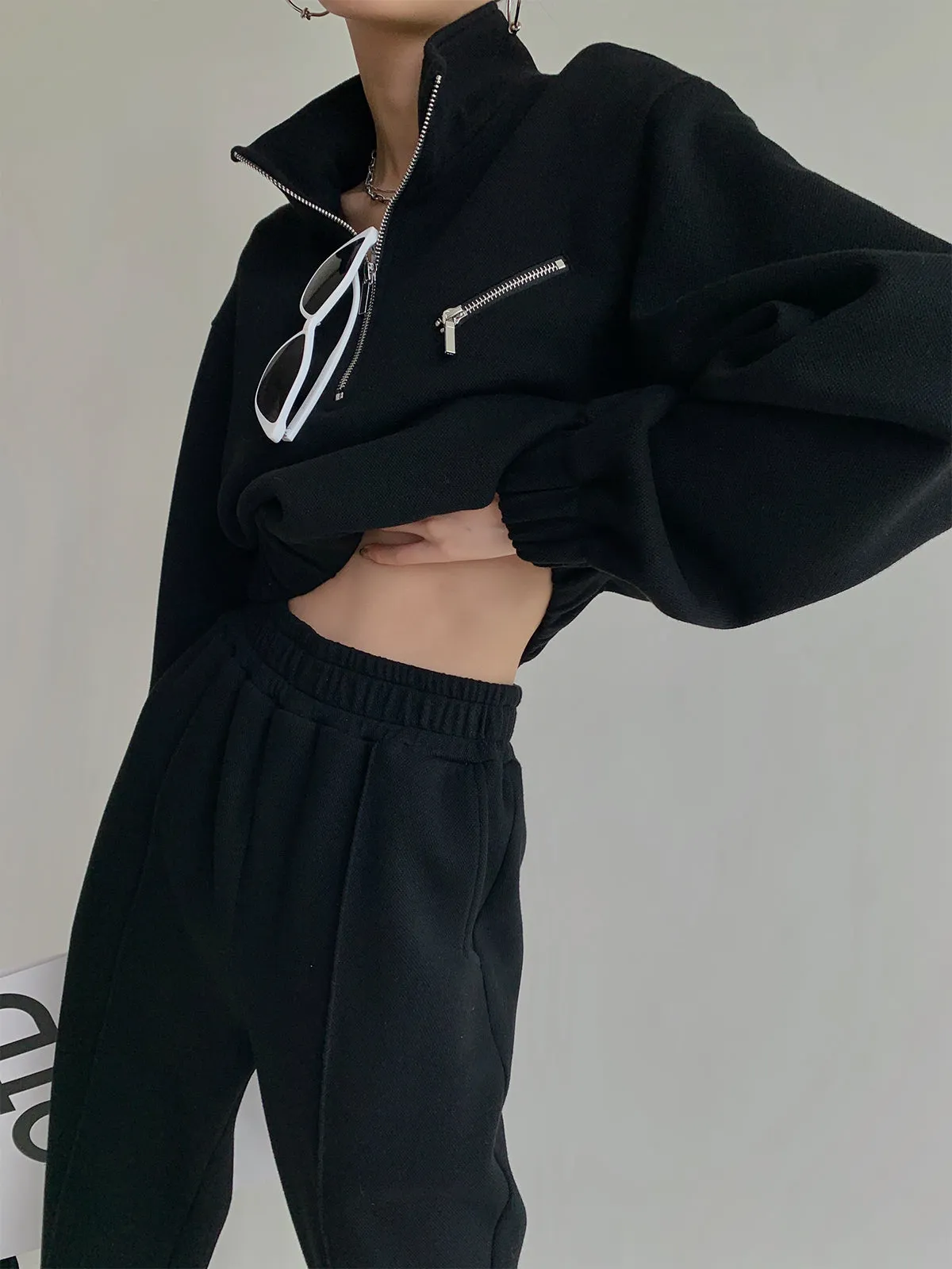 Cropped  Pullover Zip Sweatshirt - Black