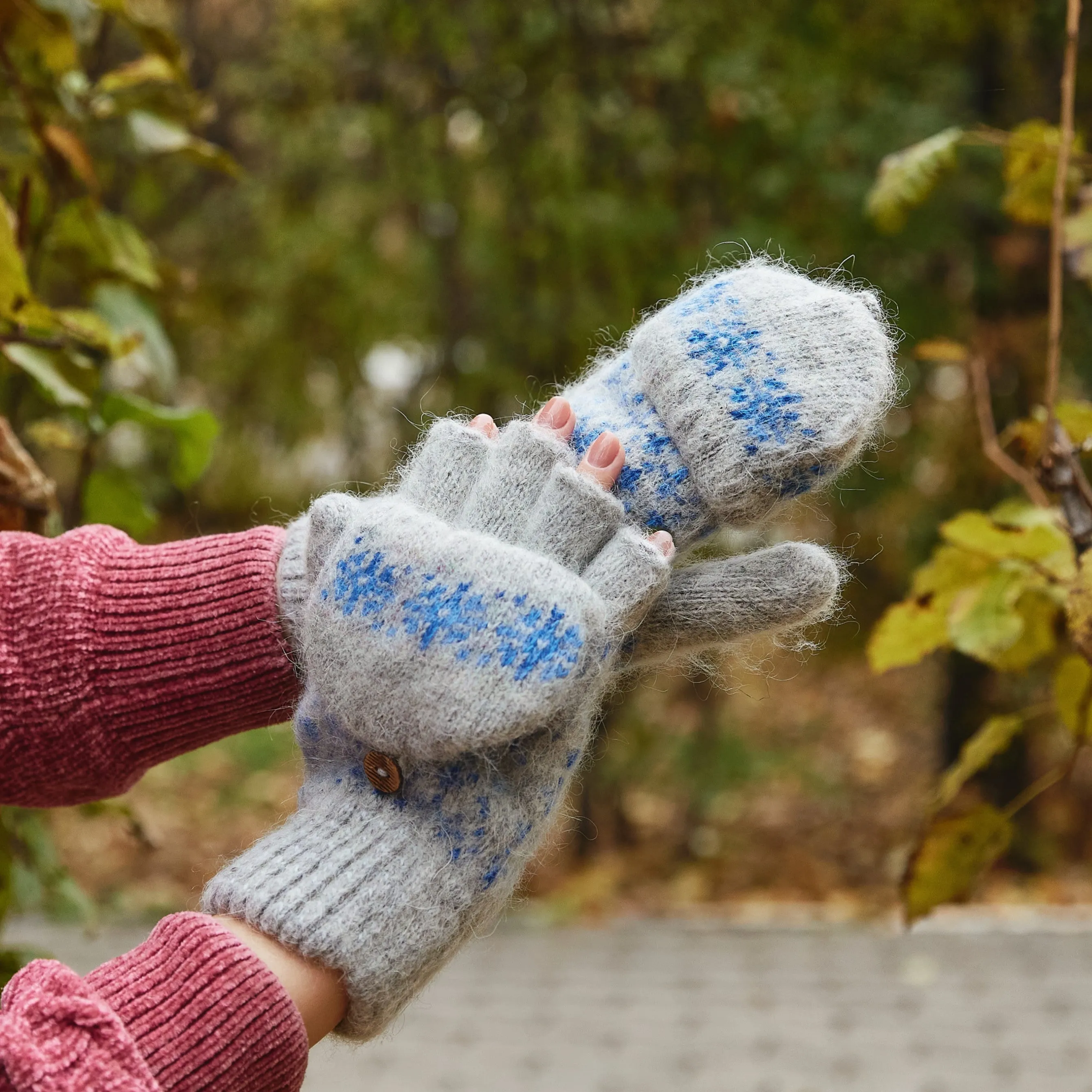 Women's Blue Blizzard Goat Wool Mitten Gloves